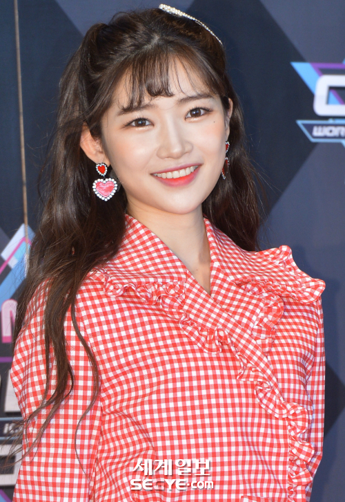 Singer Yukika poses at the photo event of Mnet M Countdown held at CJ ENM Center in Sangam-dong, Mapo-gu, Seoul on the afternoon of the 28th.
