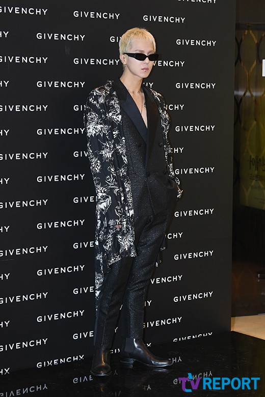 Song Min-ho of the group Winner attended a beauty brand event held at Shinchon branch of Hyundai Department Store in Changcheon-dong, Seodaemun-gu, Seoul on the 28th.