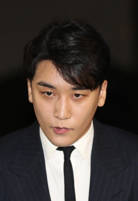 경찰 조사에 출두한 승리. 사진｜연합뉴스