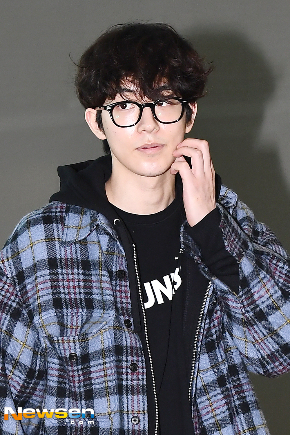 Actor Nam Joo-hyuk left for Bangkok, Thailand, on the morning of March 1st, to attend the 2019 Nam Joo-hyuk fan meeting Bangkok (2019 NAM JOO HYUK FANMEETING IN BANGKOK) schedule through Incheon International Airport in Unseo-dong, Jung-gu, Incheon.Actor Nam Joo-hyuk is leaving for Bangkok, Thailand.exponential earthquake