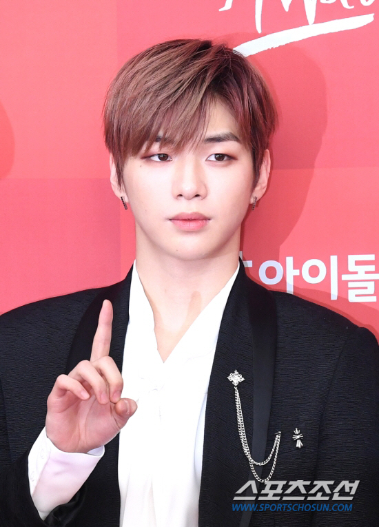 Kang Daniel was the 49th consecutive weeks most-voted winner in the Idol chart rating rankings.In the Idol charts on February 3, Kang Daniel was named the most votes with 111202 participants.That gave Kang Daniel the most gainer in 49 straight weeks.Jimin of BTS was the second Idol to reach 80,000 votes with 80510 participants.Followed by Bue (BTS, 33536), Rai Kwanlin (19187), Jungkook (BTS, 18911), Ha Sung-woon (17025), Park Woo-jin (11906), Jin (BTS, 10393), Miyawaki Sakura (Aizwon, 5915), and Park Jihoon (5586).In Like, which can recognize the liking of the star, Kang Daniel won overwhelmingly many Likes.Kang Daniel received 18,343 likes in a week.Followed by Jimin (BTS, 11844), Bü (BTS, 5972), Rai Guanlin (3674), Ha Sung-woon (33333), Jungkook (BTS, 3266), Park Woo-jin (2452), Jin (BTS, 2054), Miyawaki Sakura (Aizwon, 1485), Park Jihoon (1152). ) and recorded a high number of likes.On the other hand, POLL Voting was also held on the theme of What is Idol with sexy brain?In the survey, BTS RM received 1979 votes and ranked first, and Miyawaki Sakura of Aizuwon received 1456 votes and ranked second.Park Kyung of Blockby (144 votes), Winer Kang Seung-yoon (75 votes) in fourth place, Luda of space girl (74 votes), Astro Cha Eun-woo (61 votes) in sixth place, and Wendy of Red Velvet (18 votes) in seventh place.