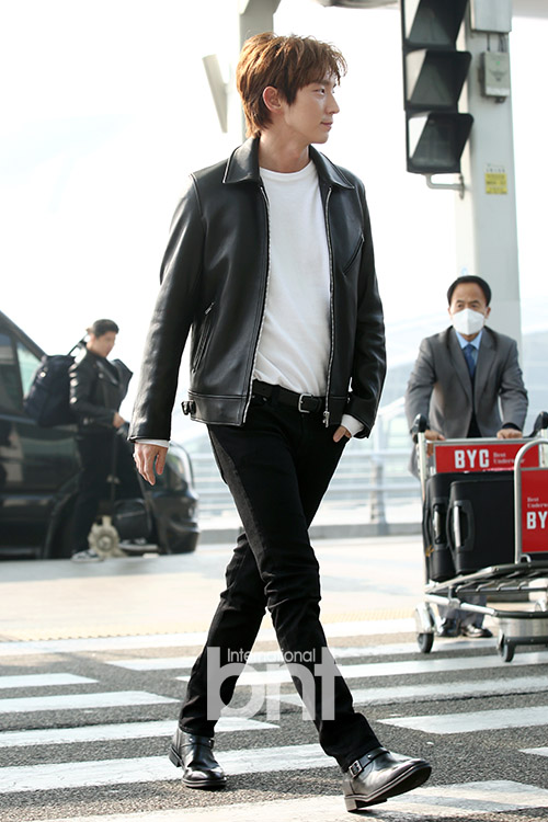 Actor Lee Joon-gi is leaving for Bangkok, Thailand, through Incheon International Airport on the afternoon of the second day of the Asia tour.news report