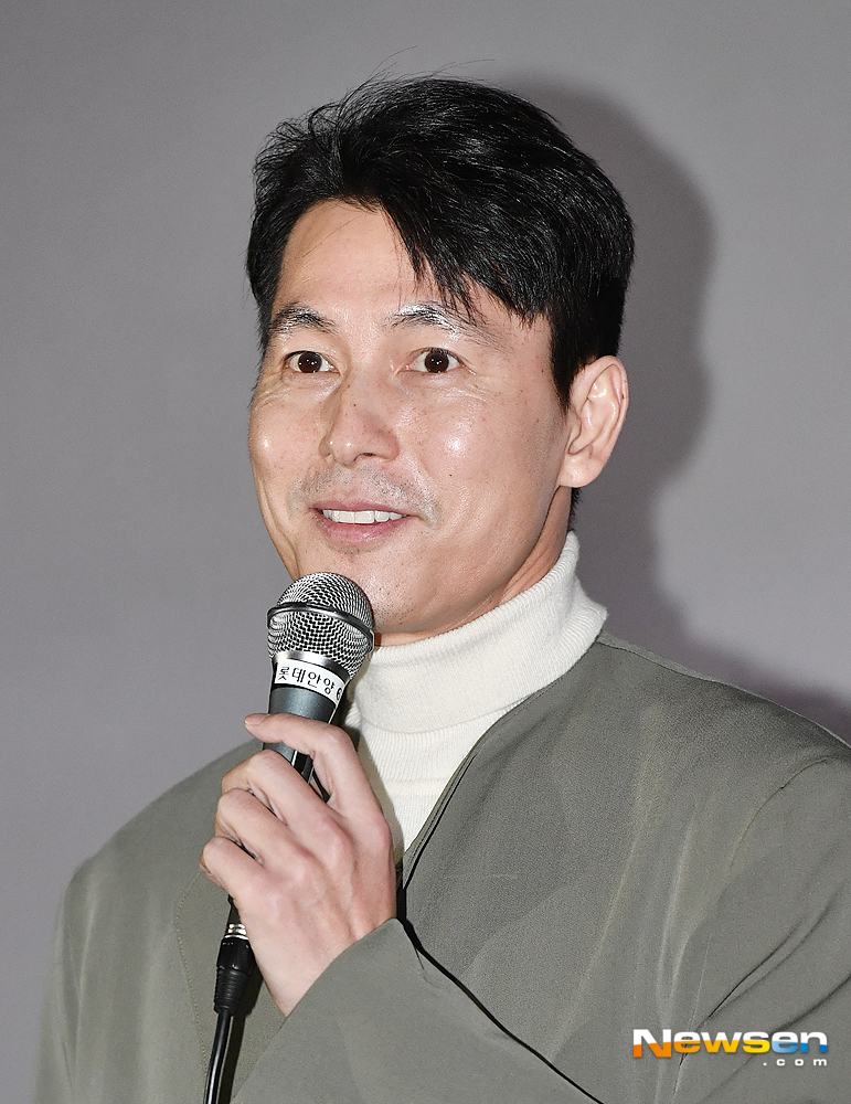 Actor Jung Woo-sung is attending the stage greetings of the movie Witness at the Lotte Cinema Anyang in Anyang, Gyeonggi Province on the afternoon of March 2.useful stock