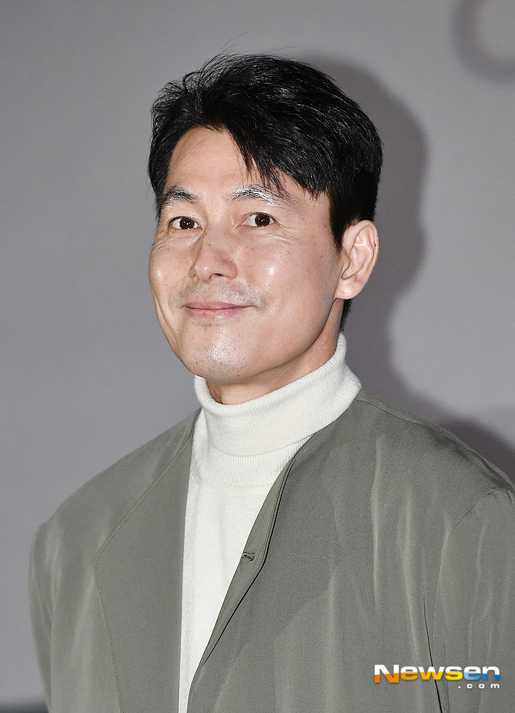 Actor Jung Woo-sung attends the stage greetings of the movie Witness at the Lotte Cinema Anyang in Anyang, Gyeonggi Province on the afternoon of March 2.useful stock