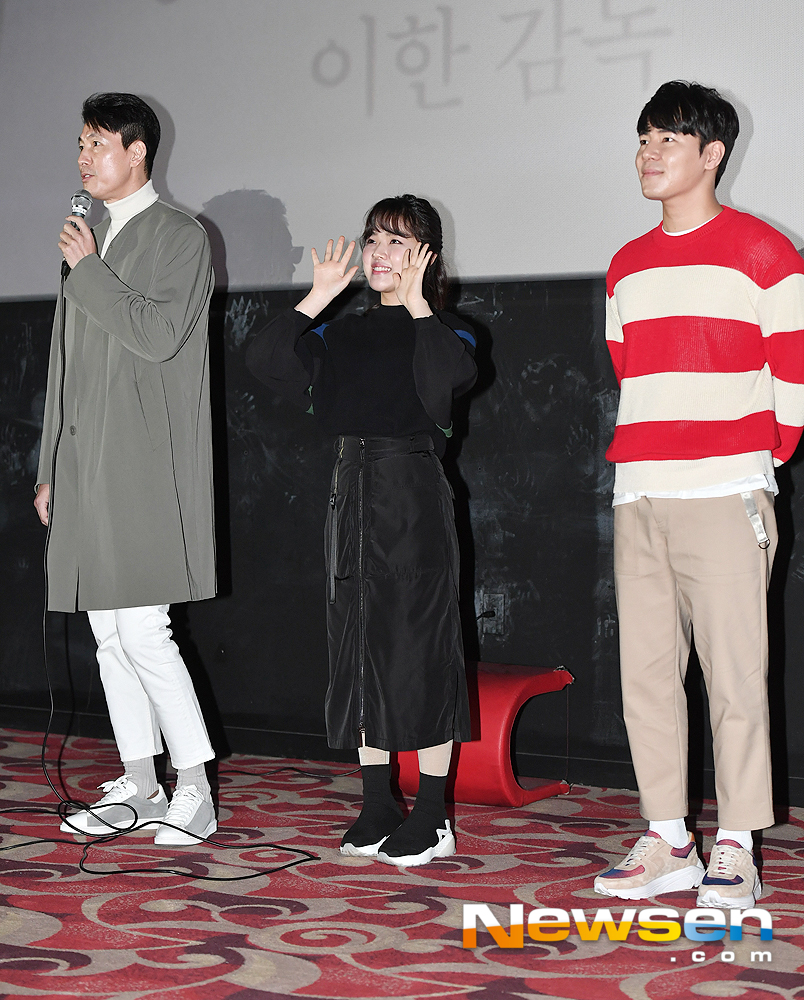 Actors Jung Woo-sung, Kim Hyang Gi and Lee Gyoo-hyeong attend the stage greetings for the third week of the movie Innocent Witness opening at Lotte Cinema Anyang, Anyang, Gyeonggi Province on the afternoon of March 2.useful stock