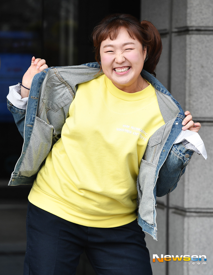 KBS 2TV Happy Together Season 4 recording was held at the KBS annex in Yeouido-dong, Yeongdeungpo-gu, Seoul on the morning of March 2.On this day, Fang Hyun Sook, Kim Ji Woo, Lee Su-ji, Hong Hyun Hee and Yul Hee attended.Lee Jae-ha