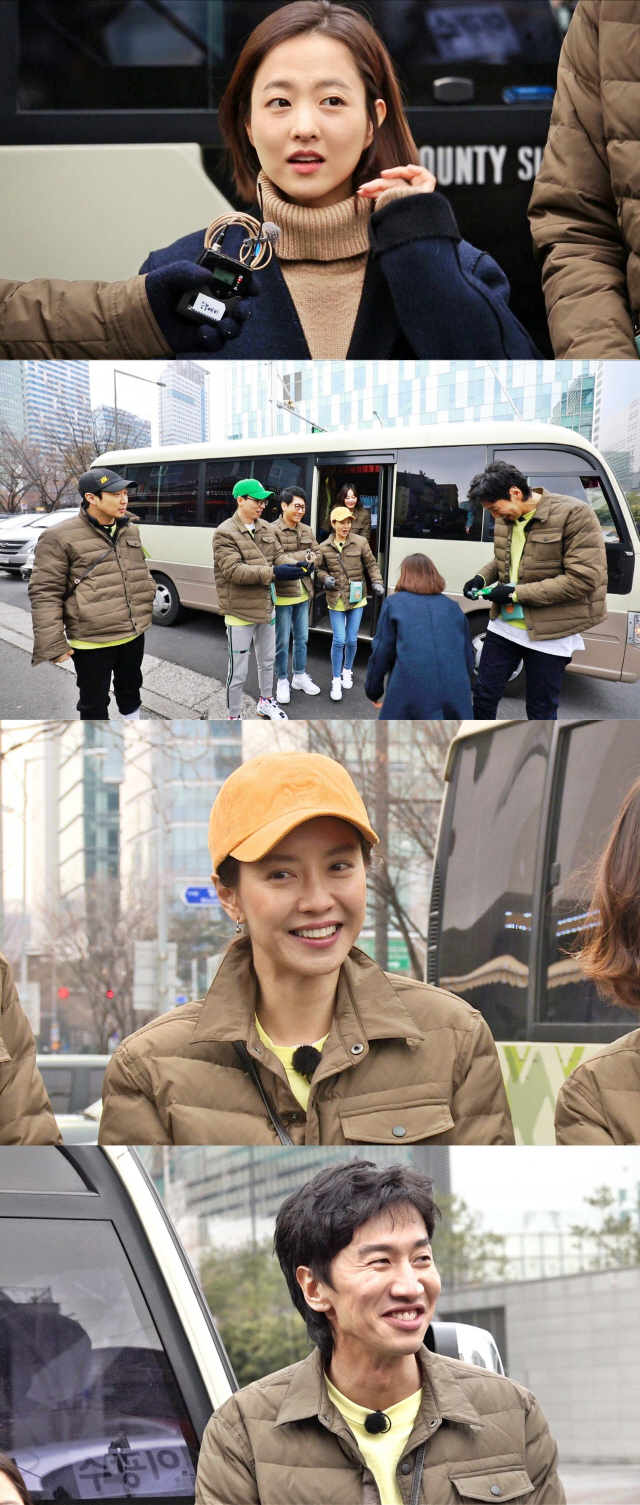 Actor Park Bo-young will appear in a surprise appearance on SBSs Running Man, which is broadcast today (3rd).Park Bo-youngs surprise appearance was a chance meeting.Park Bo-young met with the Running Man shooting team during the drama meeting, and despite the fact that he did not make up, he accepted the appearance and kept his loyalty with the members.Park Bo-young, who showed off his perfect beauty even though he was a stranger, said, I waited for him to greet me because he seemed to shoot Running Man.Lee Kwang-soo, who is known as his best friend, also did not hide his welcome when he saw Park Bo-young, who suddenly appeared. Park Bo-young said, And answered Girin to the mischievous question of the members, and embarrassed Lee Kwang-soo, who was proud of Park Bo-young and family-like .Park Bo-young said, I am like my sister. When I appeared in Running Man last time, Song Ji-hyo was very good and warmly hugged me.I still can not forget it, he added, touching a special Song Ji-hyo.On the other hand, Park Bo-young, who was in the recording on the day, played an important role in Running Man Race. Park Bo-youngs surprise appearance can be confirmed at Running Man which is broadcasted at 5 pm today.