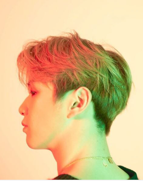 Kang Daniel, a former Wanna One, has opened a new personal SNS as predicted.Kang Daniel opened a new personal SNS at 12:00 pm on the 4th and posted a new profile photo.Kang Daniel was at the center of the topic on the 3rd, when it was announced that he was in a dispute with his agency LM Entertainment (hereinafter referred to as LM).Kang Daniel sent a proof of content to the LM demanding the change of the contract, and said he would consider it to be a termination naturally if he did not accept it.LM said, It is a misunderstanding between the company and the artist, and it is not a proof of the termination of the exclusive contract.I will do my best to communicate actively and make a good agreement. Kang Daniel also said he was in a dispute with LM.I asked my agency to transfer my SNS account in order to give a little news to my fans because I could not show them how to act as SNS.But the agency refused to transfer SNS accounts; it encouraged it to open a new personal Instagram account.Kang Daniel was interested in what position he would reveal through his personal SNS, but he broke the expectations of everyone and posted only a new profile photo of his agency as reported.Kang Daniels future move is still a hot potato.