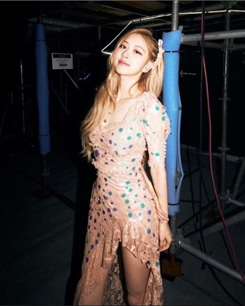 BLACKPINK Rosé showed off her Sezelye beauty in TaiwanHe posted a picture on Instagram on Monday, which he drew attention to with his model-innocent figure in this photo taken in Taiwan.The netizen responded It is really thin and Sezelye.Meanwhile, BLACKPINK finished its Asian tour in Taipei, Taiwan on March 3.On April 12th and 19th, United States of America will be on stage at the Coachella Valley Music and Arts Festival.Since then, he has performed in six cities in North America, six cities in Europe, and two cities in Australia, starting in Los Angeles.