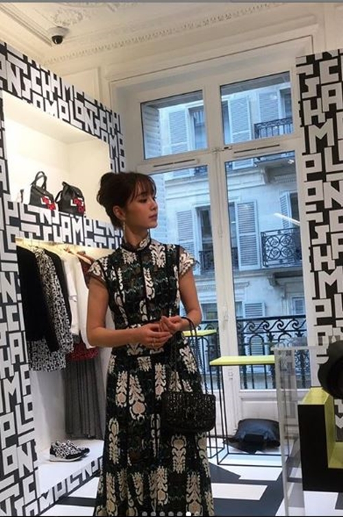 <p>He 4, Instagram in the French accessories brand name with a long Dress to wear and cool to serve multiple photos posted.</p><p>Netizens “beautiful” “a doll!” and other reactions.</p><p>Immigration is the last 3 day photo shoot for Incheon International Airport via Paris, France as a departure.</p>