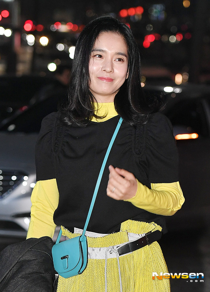 Actor Jung Hye-young attends the TVN monthly drama The Man Who Became King Jongbang Yeon held at a restaurant in Nonhyeon-dong, Gangnam-gu, Seoul on the afternoon of March 4 and has photo time.useful stock