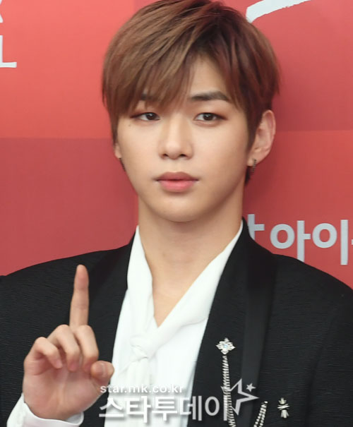 Kang Daniel, a former member of the group Wanna One, is in a dispute with his agency.The agency said, It is not the contents of the exclusive contract termination, but Kang Daniel said, I will open a new SNS account.On March 3, one media reported that Kang Daniel sent a proof of content to his current agency, LM Entertainment.The media also reported that an investor in China is investing in Kang Daniel with the contact with Kang Daniel in mind.However, LM Entertainment, a subsidiary of the agency, dismissed it as not a proof of the termination of the exclusive contract.The agency said on the 3rd day of the day, It is a part of Misunderstood between the company and The Artist, and it is not a proof of the termination of the exclusive contract.Kang Daniel declined to comment on the details of the proof of content sent, but emphasized, I will do my best to communicate actively and make a good agreement.Kang Daniel also broke the short silence and made an official position.Kang Daniel said through his fan cafe, I was in a dispute with LM Entertainment. The agency refused to transfer the SNS account. I was also very embarrassed when many malicious speculative articles, not facts, began to be reported, he said. I will open a new SNS account on the 4th.Please believe me and wait a little, he said. The truth will be known.Kang Daniel was the finalist in Mnet ProDeuce 101 season 2, and he played for one year and six months as a center for project group Wanna One.Boy Group has been in the top spot for several months as a personal brand, but it has been a bad news of a contract dispute ahead of its full-scale solo debut.Some are worried that the conflict will delay Kang Daniels solo debut.Kang Daniel made his debut as a project group Wanna One Center in 2017 with the final win in Mnet ProDeuce 101 season 2.Kang Daniel, who has successfully completed Wanna One activities for one year and six months, showed off his popularity by breaking the record with 1 million followers in the shortest time after opening the official Instagram on January 1.The following is the official position of LM.It is a part of the Misunderstood between the company and The Artist, and it is not a proof of the termination of the exclusive contract.I will do my best to communicate actively and make a good agreement.The following is a special article by Kang Daniel.Hi, this is Kang Daniel.First, I thank the fans who trusted me for a month or so and I am sorry to have told you through a bad article.Like the article that suddenly went out today, I am in conflict with LM Entertainment.I have not been able to show my activities as an SNS, so I have asked my agency to transfer my SNS account in order to convey a little news to many fans.I have been waiting for my agency to voluntarily transfer it to show my fans a better picture, but my agency refused to transfer the SNS account and the article that it is in dispute today came out.I was also very embarrassed when many malicious speculative articles, which were not true during the time of encountering and worrying about articles, began to be reported, but I was encouraged to open my new personal Instagram account at 12:00 tomorrow because there were so many worries and waits for fans who would hurt their minds with untrue stories.I thought a lot about making these decisions, and I really decided for me and my fans.I miss you so much and I want to get back on stage.I was able to endure this difficult time, the words you gave me and the memories of the past.I will do my best to stand in good shape to you.Please trust me and wait a little.You will know the truth.Thank you.