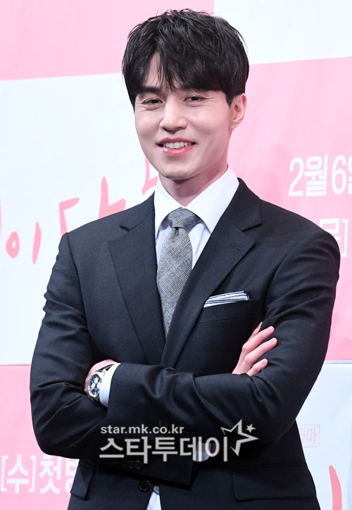 Actor Lee Dong-wook will be the national producer of DeuceX101.Lee Dong-wook was selected as the national representative producer who is the face of Mnets ProDeuceX101, a source at Mnets ProDeuceX101 told the Daily Economy on the 4th.Lee Dong-wook is expected to be active as a national representative producer starting with the first filming on the day.ProDeuceX101 is the fourth season of the ProDeuce series.In the first season, Deuce101, Io Ai was born and Deuce101 Season 2 was born.The third season of the show, ProDeuce48, which aired last year, produced the Korea-Japan joint girl group IZWON.Previously, Jang Geun Suk, Season 2 Boa, and Season 3 Lee Seung Gi acted as national producers.Expectations are high on what Lee Dong-wook, who is active through TVNs Goblin and Life and Reality Touch, will show.ProDeuceX101 is scheduled to air in the first half of the year.