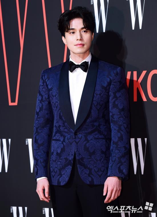 For the first time, representatives of national producers, such as Idol Producer, come.Lee Dong-wook was selected as the national producer of Mnet ProDeuceX101 which will be on the first day of shooting on the 4th.Previously, the ProDeuce101 series attracted as much attention as the participating Idol Producer.On behalf of viewers, the national producer representative was a mentor of the program and the Idol Producer.Especially, Hallyu stars who have always been popular at home and abroad have been in charge of this position.Season 1s Jang Keun-suk succeeded in making a somewhat embarrassing ambassador called Its Showtime! into his own style, digesting and buzzing.Jang Keun-suks true value shone in the final episode of ProDeuce101; his relaxed and natural use of time was deeply in his mind.Jang Keun-suk also gave generous affection to actual Idol Producer by buying snacks or giving advice.The BOA has challenged through ProDeuce101 Season 2.The appearance of BOA, the best female solo artist in the world, has been a great stimulus to Idol Producer, and it has also led to the explosive popularity of ProDeuce101 Season 2, including advice for Idol Producer.Lee Seung-gi, the national producer of ProDeuce48, was also the CEO of the company; Lee Seung-gi was also a widely loved entertainer at home and abroad.It was natural that all the Idol Producer of Korea and Japan were sulking in the appearance of Lee Seung-gi.This time its Lee Dong-wook, who has been widely loved for performing and drama.He has been loved and active in long-time entertainment activities.Lee Dong-wook, who showed off his natural progress at the time, is also expected to attract attention as he returned to MC for a long time.As the first same-sex national producer, Idol Producer and Chemi are also watching points.It is also said that the expectation of the visual that he will show every time based on his slender physical and tall appearance is already considerable.Lee Dong-wook, the first representative of the same-sex national producer, will show what he will do with Idol Producer.ProDeuceX101 will be broadcast in the first half of the year.Photo = DB