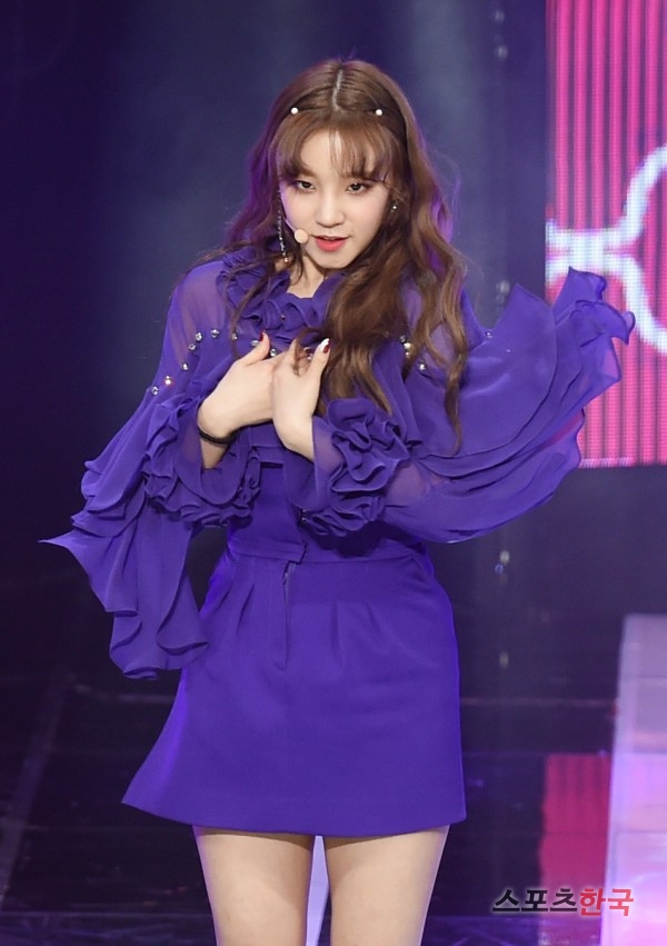 Girls) Children Song Yuqi is presenting the stage at the SBS MTV The Show live performance at the SBS Prism Tower Auditorium in Mapo-gu, Seoul on the afternoon of the 5th.On the day of The Show, (Women) Children, Monster X, Enflying (N.Flying), SF9, Trey, Banner, Train to Fall, Dal Suvin, Dream Catcher, On-and-Off, Wannabe, Girl of the Month, Impact, Giant Pink, Pink Lady, Ha Sung-woon and Hyomin appeared.