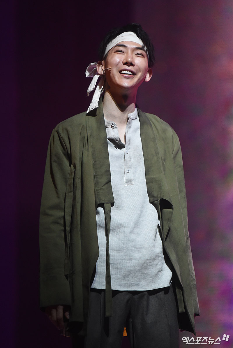 Jo Kwon, who attended the musical New School of the New School demonstration held at BBCH Hall in Gwanglim Art Center, Sinsa-dong, Seoul on the afternoon of the 5th, is showing the stage.