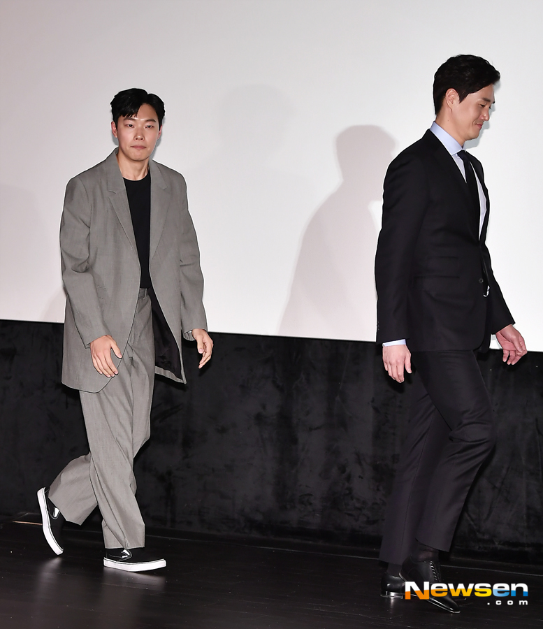 The premiere of the movie Don media distribution was held at Megabox Dongdaemun, Seoul on the afternoon of March 6.Actors Ryu Joon-yeol, Yoo Tae, Jo Woo-jin and Park Nuri attended the ceremony.The movie Don is a story about the story of a new stock broker, Ilhyun (Ryu Joon-yeol), who wanted to become rich, getting caught up in a huge amount of operations after meeting a veiled operational designers number tag (Yoo Ji-tae).Lee Jae-ha