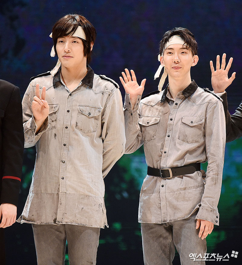 Kang Ha-neul and Jo Kwon, who attended the musical New School of the New School press call held at BBCH Hall in Gwanglim Art Center, Sinsa-dong, Seoul on the afternoon of the 5th, are showing the stage.