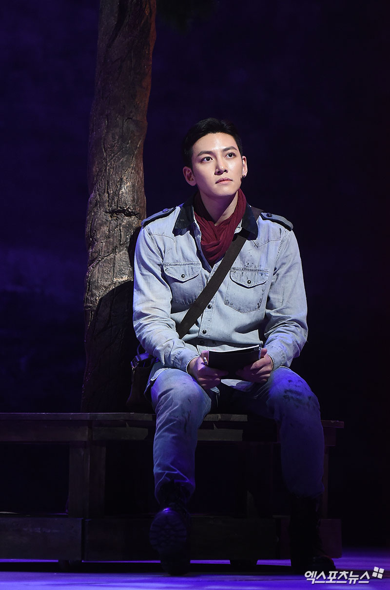 Ji Chang-wook, who attended the musical New School of the New Year press call held at BBCH Hall in Gwanglim Art Center, Sinsa-dong, Seoul on the afternoon of the 5th, is showing the stage.Still handsome.You were surprised to be so handsome.I have a sculpture.Visual shining on stage.A soldier.Snow Charisma.