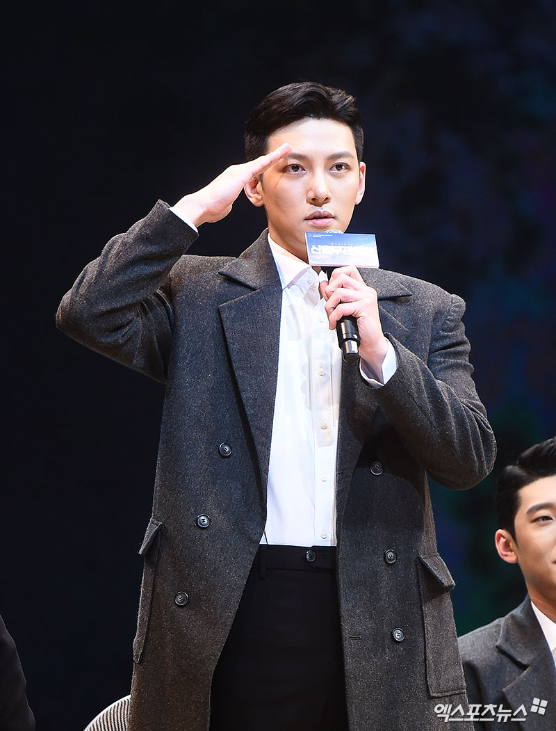 Ji Chang-wook, who attended the musical New School of the New Year press call held at BBCH Hall in Gwanglim Art Center, Sinsa-dong, Seoul on the afternoon of the 5th, is showing the stage.Still handsome.You were surprised to be so handsome.I have a sculpture.Visual shining on stage.A soldier.Snow Charisma.