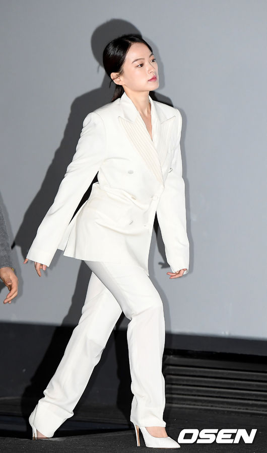 Actor Chun Woo-Hee is entering the premiere of the movie Idol at CGV Yongsan Ipark Mall in Yongsan-gu, Seoul on the afternoon of the 7th.