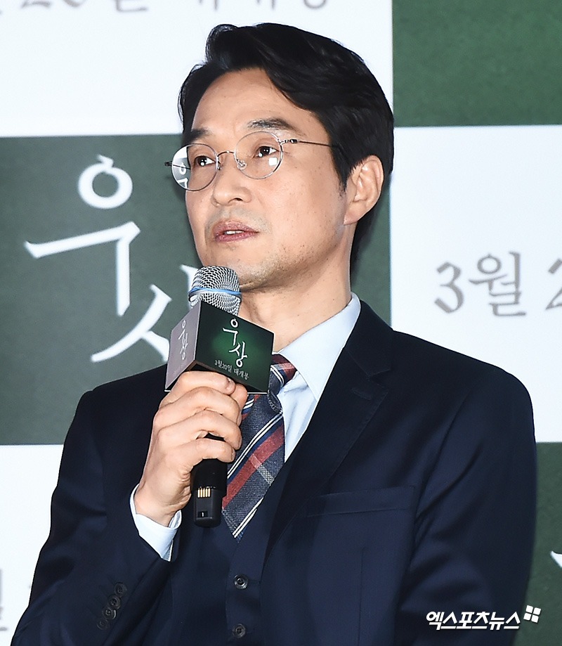 Actor Han Suk-kyu, who attended the premiere of the movie Idol at CGV Yongsan I-Park Mall on the afternoon of the 7th, has a question and answer time.