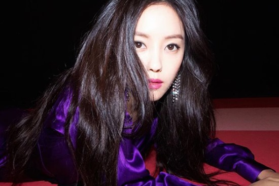 Singer Hyomin revealed her alluringness.Hyomin posted a picture on his instagram on the 7th with an article entitled Last Fan Sign Event On This Week! (the last fan signing this week).In the open photo, Hyomin is staring at the camera while lying down. Hyomins clear skin and clear eyes are caught by the light.Meanwhile, Hyomin made a comeback with her new song Allure last month.Photo: Hyomin SNS