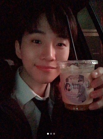 Lee Joon-ho certifies Bae Suzys coffee tea giftLee Joon-ho posted a photo on his instagram on the 8th with an article entitled I drank it completely well, business partner, thank you.Lee Joon-ho in the public photo is smiling with a coffee cup in the car.In another photo, Lee Joon-ho poses in front of a coffee car presented by Bae Suzy, with the phrase Bae Suzy supports Junho.Meanwhile, Lee Joon-ho will appear on the TVN drama Confession which will be broadcasted on the 23rd.Photo: Lee Joon-ho SNS