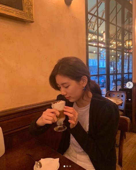 Bae Suzy posted three photos on his SNS on the 9th with an article entitled Failure to Direct.In the open photo, Bae Suzy is laughing at a cafe in Paris, France, with a milk bubble buried in his mouth.Even without a toilet, the beauty of a innocent Bae Suzy catches the eye.The netizens who encountered the photos responded such as cute, too beautiful and face is already successful.Meanwhile, Bae Suzy will appear on SBS new drama Bae Bond scheduled to be broadcast in May.