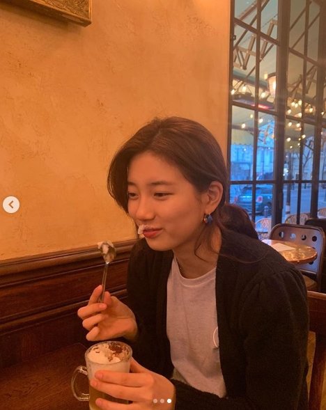 Bae Suzy posted three photos on his SNS on the 9th with an article entitled Failure to Direct.In the open photo, Bae Suzy is laughing at a cafe in Paris, France, with a milk bubble buried in his mouth.Even without a toilet, the beauty of a innocent Bae Suzy catches the eye.The netizens who encountered the photos responded such as cute, too beautiful and face is already successful.Meanwhile, Bae Suzy will appear on SBS new drama Bae Bond scheduled to be broadcast in May.