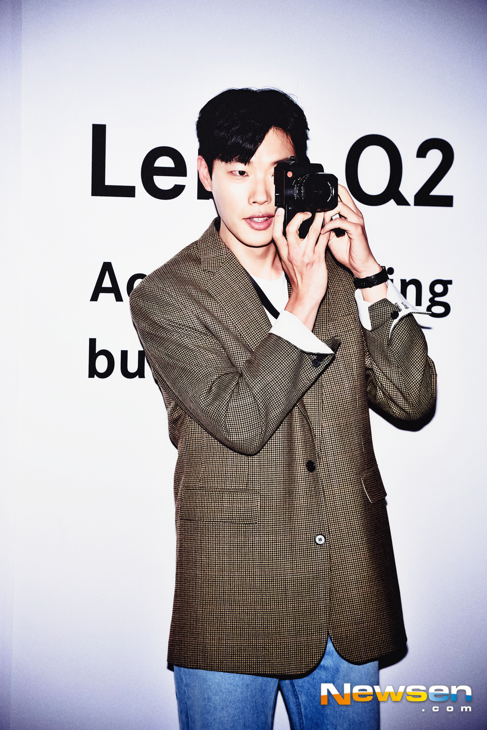 On March 8, a photo event commemorating the launch of a new 100-year-old German luxury Leica camera was held at Shinsegae Department Store Gangnam Store.On this day, Actor Ryu Jun-yeol is attending and posing.Lee Jae-ha