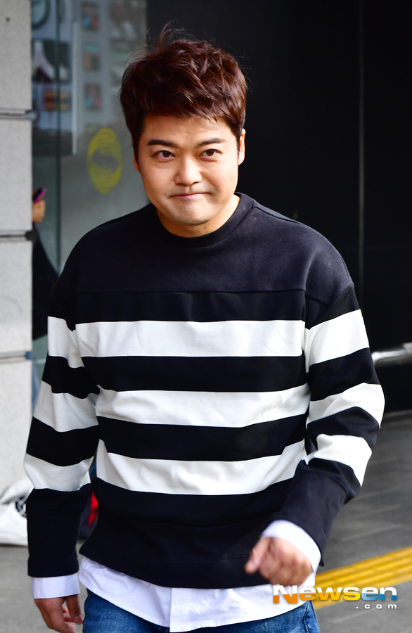 KBS 2TV Happy Together Season 4 recording was held at the KBS annex in Yeouido-dong, Yeongdeungpo-gu, Seoul on March 9.Jun Hyun-moo attended the ceremony.Jang Gyeong-ho