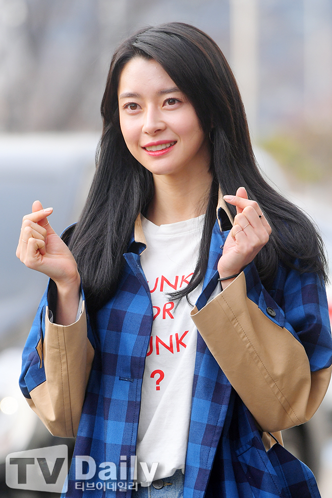Actor Kwon Nara is attending the KBS2 entertainment program Happy Together 4 recording at the KBS annex in Yeouido, Yeongdeungpo-gu, Seoul on the 9th.On this day, Happy Together 4 recording will feature actor Nam Gung Min Kim Byung Chul Choi Won Young Kwon Nara Dain, and Wanna One singer Rai Kwan Lin will be a special MC.[Happy Together 4s Coming to work