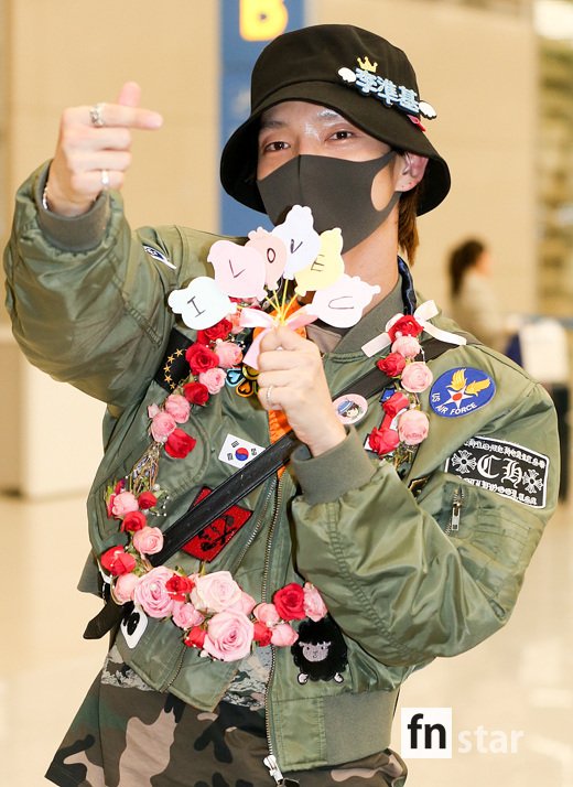 Actor Lee Joon-gi arrived at Incheon International Airport after finishing the fan meeting schedule in Hong Kong on the afternoon of the 11th.