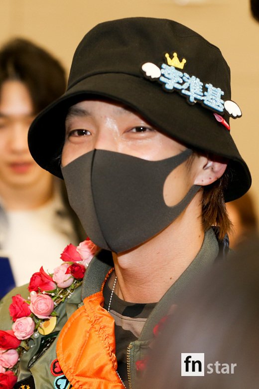Actor Lee Joon-gi arrived at Incheon International Airport after finishing the fan meeting schedule in Hong Kong on the afternoon of the 11th.