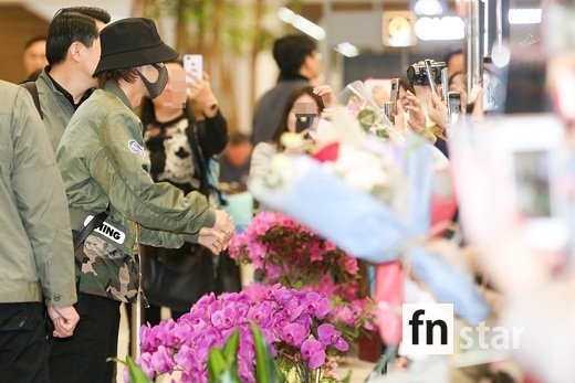 Actor Lee Joon-gi arrived at Incheon International Airport after finishing the fan meeting schedule in Hong Kong on the afternoon of the 11th.