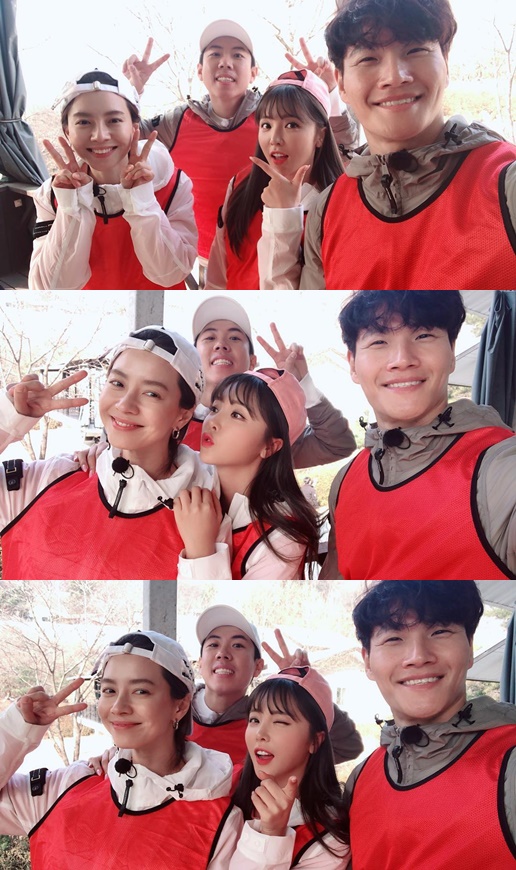 Hong Jin-young posted several photos on his 11th day with his article Ji Hyo sister, Jongguk brother, Sechan Lee, and Ssamba Hong on his instagram.The photo shows Hong Jin-young, who is laughing with actor Song Ji-hyo, comedian Yang Se-chan and singer Kim Jong-guk, who are appearing in Running Man.Especially, Hong Jin-youngs small face and big eyebrows catch the eye.The netizens who responded to this responded such as It is so beautiful, This is the way a couple is photographed, I am a triangle, I love you and Goddess Hong Jin Young.On the other hand, Hong Jin-young released his regular album Lots of Love including his title song Tonight for the first time in his debut 10 years.