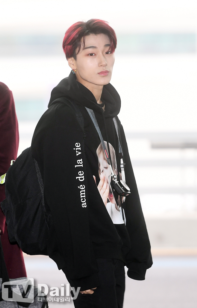 ATEEZ departed through Incheon International Airport on the afternoon of the 11th on the United States of America tour schedule.On this day, HTIZ (Kim Hong-jung, Park Sung-hwa, Jung Yoon-ho, Kang Yeo-sang, Choi San, Song Min-ki, Jung Woo-young, Choi Jong-ho) is heading for the departure hall.The Eighties will host tours of the North American States on March 14 in Los Angeles, March 17 in Dallas, March 20 in Chicago, March 22 in Atlanta, and March 24 in New York.In addition, ETIZ has sold out all of its tours in North America and Europe, and has achieved unusual results as a newcomer, showing a terrible pace of growth.aitiz departure