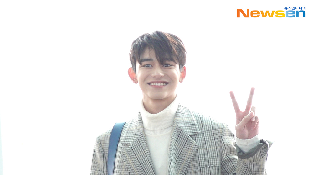 WayV and WayV and NCT (NCiti) member Lucas Moura (LUCAS) departed into China Shenyang via Incheon International Airport, a Chinese version of the running man Run filming car in China on the afternoon of March 11.# Lucas Moura #LUCAS #NCT #Incheon Airport #Airport Fashionkim ki-tae