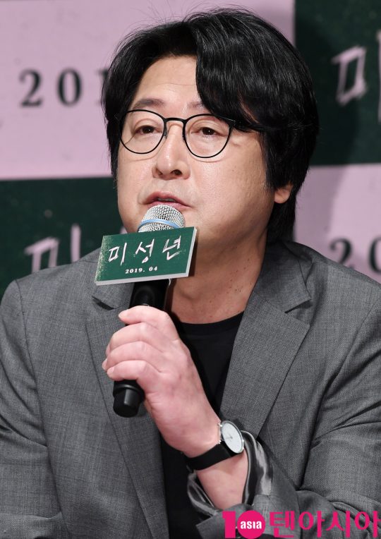 Director and actor Kim Yoon-seok is attending a report on the production of the film Minority at CGV in Apgujeong, Sinsa-dong, Seoul on the morning of the 13th.Minor is a film about the story of two families facing a stormy event that shook their tranquil daily life.Yeom Jung-a, Kim So-jin, Kim Hye-joon and Park Se-jin will appear and will be released in April.