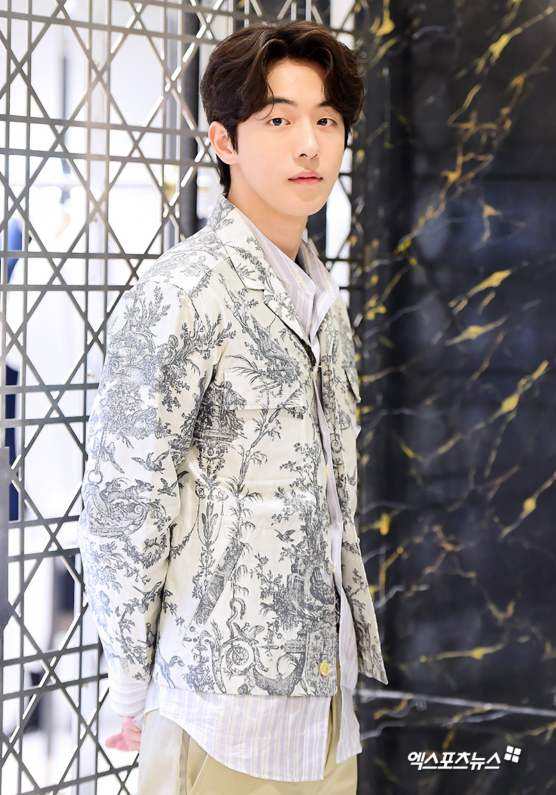Nam Joo-hyuk Heres the Sculpture Boy Actor Nam Joo-hyuk, who attended the opening event of Dior Man Pop-up Store held at Galleria Department Store in Apgujeong-dong, Seoul on the afternoon of the 13th, has photo time.