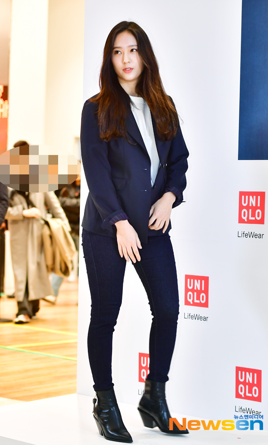 Krystal Jung poses at the UNIQLO 2019 S/S JEANS photo event held at Lotte World Mall in Sincheon-dong, Songpa-gu, Seoul, on the afternoon of March 14.Jang Gyeong-ho