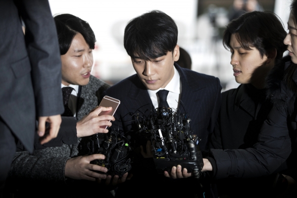 성매매 알선 등의 혐의를 받고있는 승리(본명 이승현·29)가 3월14일 오후 서울 종로구 서울지방경찰청에 피의자 신분으로 출석하고 있다. ⓒ 시사저널 고성준