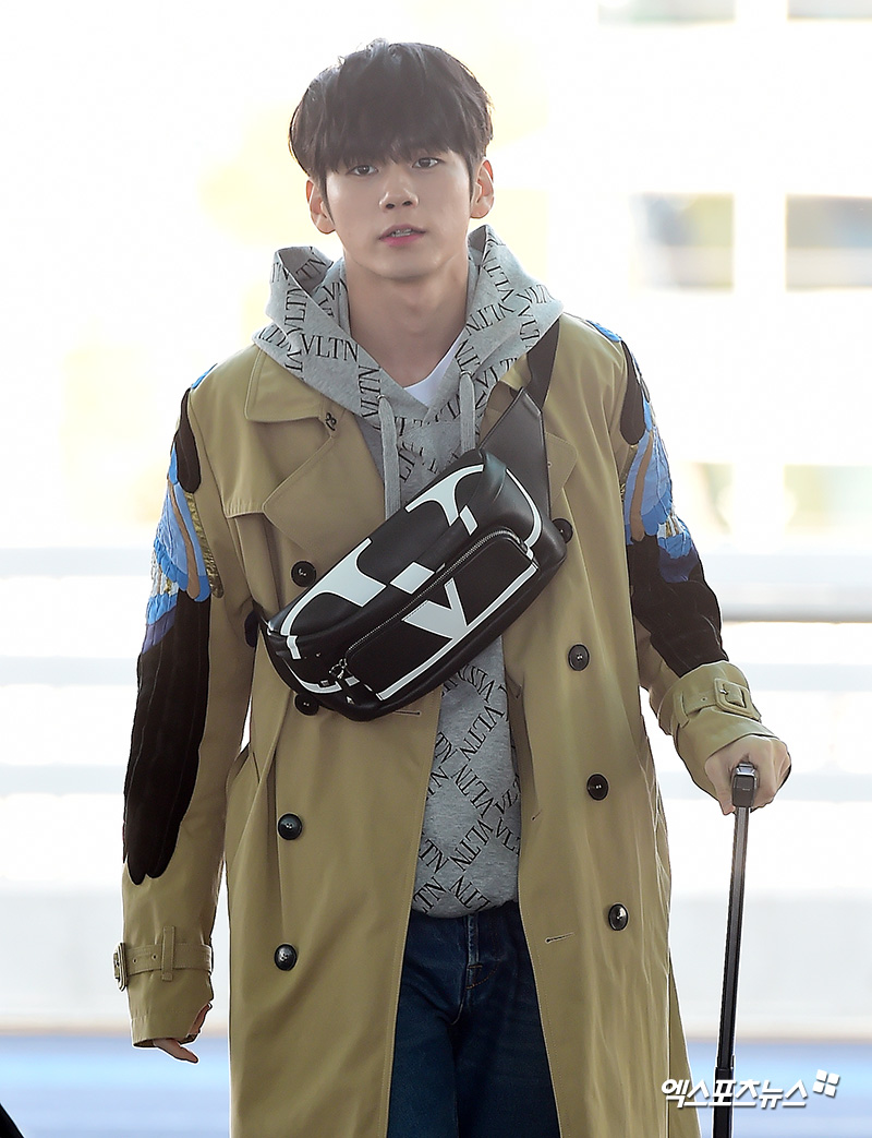 Singer Ong Seong-wu is leaving for Hong Kong through Incheon International Airport on the morning of the 14th to attend the Valentino Hong Kong V pop-up event.