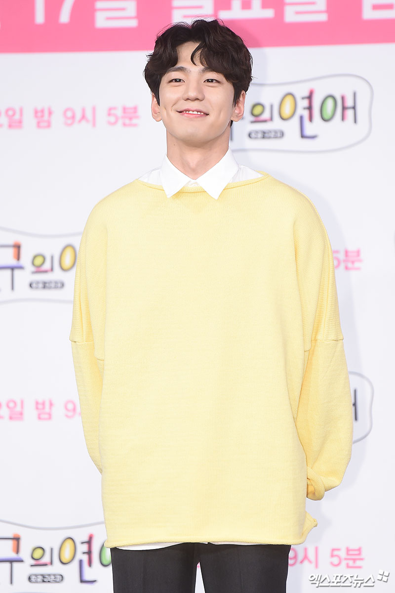 Actor Kim Min-kyu, who attended the production presentation of the new entertainment program Hogus Yan held at MBC Golden Mouse Hall in Sangam-dong, Seoul on the afternoon of the 14th, is posing.