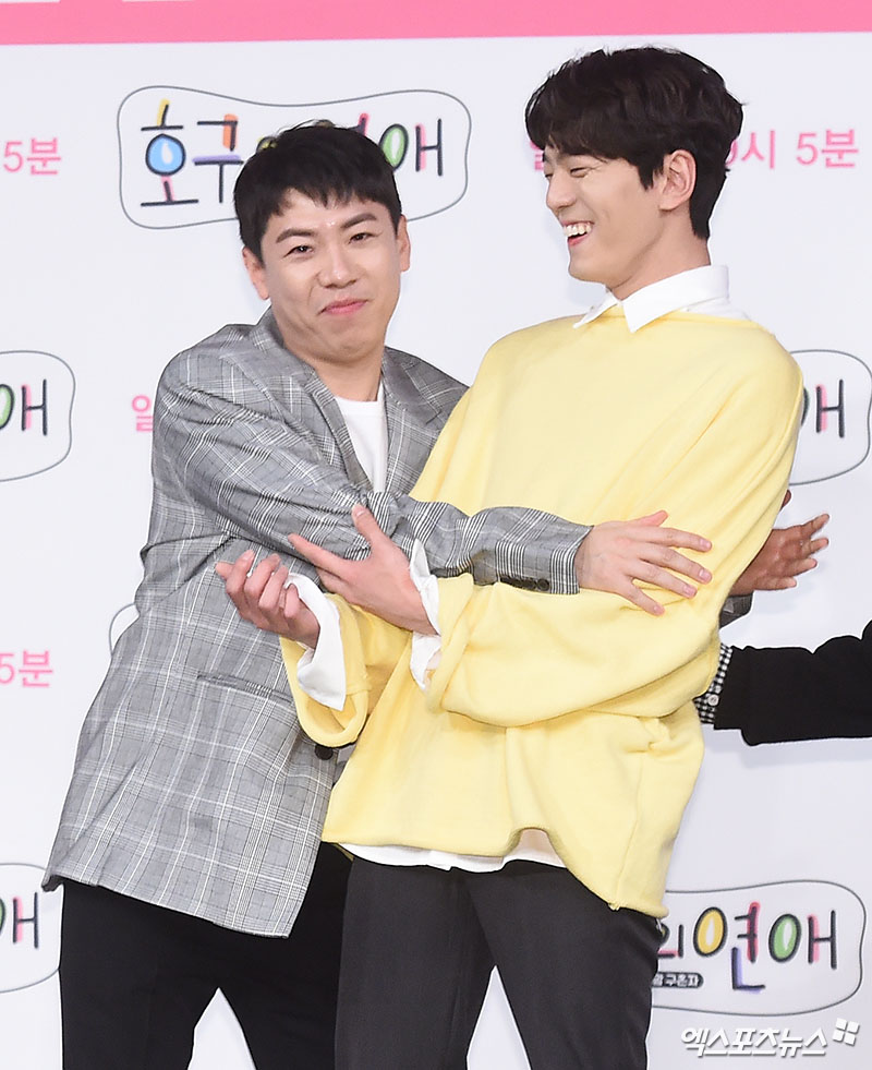 Yang Se-chan and Kim Min-kyu, who attended the production presentation of the new entertainment program Hogus Yankee held at MBC Golden Mouse Hall in Sangam-dong, Seoul on the afternoon of the 14th, are posing.