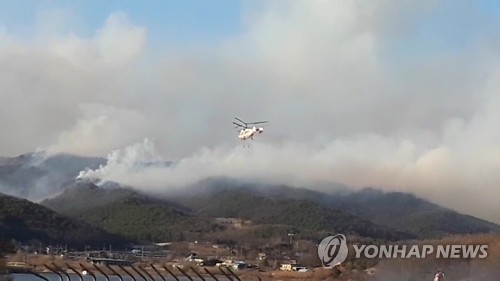 강화 진강산 뒤덮은 화재 연기 [독자 신숙자씨 촬영 제공]