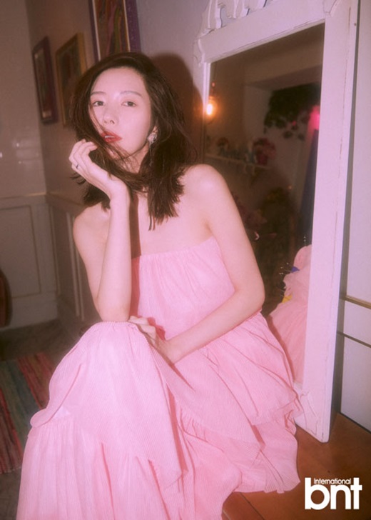 Shin Joo-ah, who is still a hard-working wife and actor, traveled to Thailand and Korea and met with bnt to take a picture.In this pictorial, which consists of three concepts: Bnt collezione, Louis Quatorze, WITHLAN, and Front, Shin Joo-ah captured the attention of her own sensibility, including a pink dress with a colorful design, a retro dress, and feminine costumes filled with flowers.When asked about the recent situation, I am looking at the work carefully because I want to transform such an image that returns to my original shape different from the image in the meantime.I am married now, and I think I need a little time to find a role in a different image than before. Although he made his debut with a pure image through the sanitary napkin CF in the past, he was a little sad because he was positioned as a sexy image by filming his first work Monger 2.When asked why he chose the movie Mongigi 2, he said, The company representative knew him. He saw me at the meeting to say hello and said, You are a hundred years old.He said that the character he thought was me.When asked about the program remaining in Memory, he cited Heyhey Season 2. I had a contest with Kim Won-hee and Shin Dong-yeop, but it was really fun.Im laughing at the scene where I hit my brothers head and his wig is peeled off.When asked if he had a greedy character, he said, If it was a strong and ruthless role so far, I want to play a routine now.I dont care about the hair of the perms.When asked about my trip to Bangkok with Lee Hye-jung through KBS Battle Trip recently, he said that he was worried about Hye-jung because my image was like a poacher.I knew you for about ten years, but I was convinced that you were really caring and really my person through this trip, he said.When asked about her love story with her husband, Thailand, she said, I first saw me at a natural dinner place and came to Korea every two weeks.I think I was trying to figure out who I was. I couldnt get in touch one day. The doorbell rang that night and I was standing in front of my house.He just came here with his cell phone, passport, wallet, and bouquet of flowers. He actually had a deep concern about marriage.Ive decided to marry you every time you say, You dont have to speak Thailand, trust me, and follow me. Dont worry, Ill take care of you.Shin Joo-ahs parents also said that they were at first opposed, but that they were moved by the way her husband, who had not changed for months.I also remember my husbands affection for my parents, and my affection for them. They are very nice. Always think of me, and whatever happens, Its okay.Shell be fine soon, and itll be fine in time, and shell be fine. When she actually said she wanted to make her debut after two years of absence, both her in-laws and her husband sent messages of support.Asked if he would fight, he said, There is five in the Thailand language. If the tone is any different, it is difficult to communicate properly.When Im frustrated and search, I feel naturally free and have no fight, he said, adding that he also described his husband as living Gandhi.They dont actually kill mosquitoes and cockroaches.When asked carefully about the plan for the second generation, she said, Im thinking about it next year. She doesnt force a child.When youre ready to be a mother and father, have a child. I was really impressed by that, he said.When asked about his daily life in Thailand, he said, Im only at home, I play piano, draw pictures, and swim. He then said, Its a country of smiles.I dont get angry. I understand my promise at the latest, and I do OK OK without wiping it out. Positive.It is different from the fast of the Korean people, he laughed and expressed his affection for Thailand.I said that no one can expect how a persons life will flow.Who knew that Actor Shin Joo-ah would fly to Thailand one day and live as a wife of one person.As it has matured, it is expected that the sequel will come in the future.