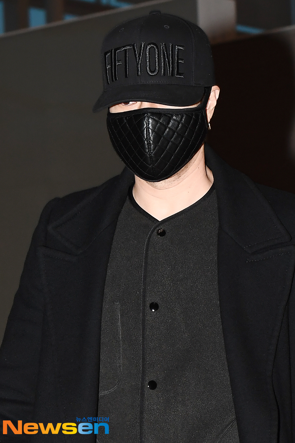 Actor So Ji-sub departed from Korea on March 15th at the Incheon International Airport in Unseo-dong, Jung-gu, Incheon, for a schedule for the 2019 So Ji-sub Asian fan meeting tour Hello.Actor So Ji-sub is leaving for Philippines Manila, showing off airport fashion.exponential earthquake