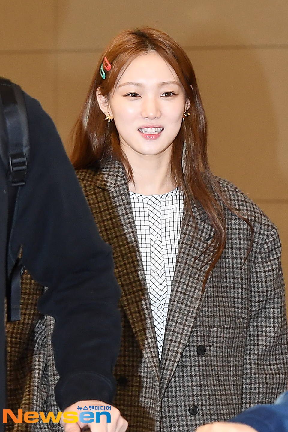 Actor Lee Sung-kyung arrived at the Incheon International Airport in Unseo-dong, Jung-gu, Incheon on the morning of March 15 after completing his overseas schedule.exponential earthquake